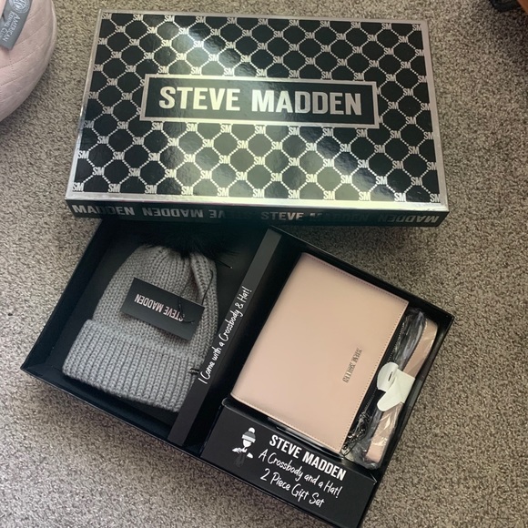 Steve Madden Accessories - Steve Madden Purse & Hat Set